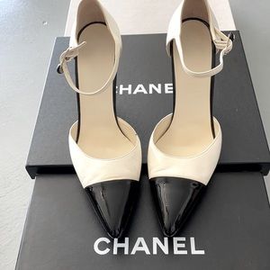 CHANEL (Authentic) White/Black leather, 4”Heel.